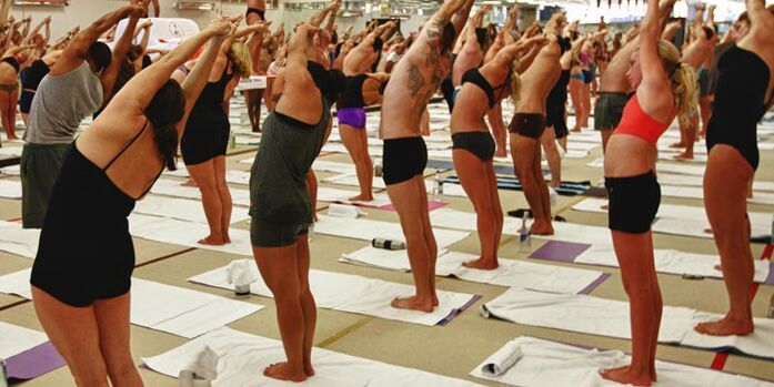 Bikram yoga untuk menurunkan berat badan