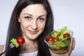 makan salad sayur untuk menurunkan berat badan dalam seminggu